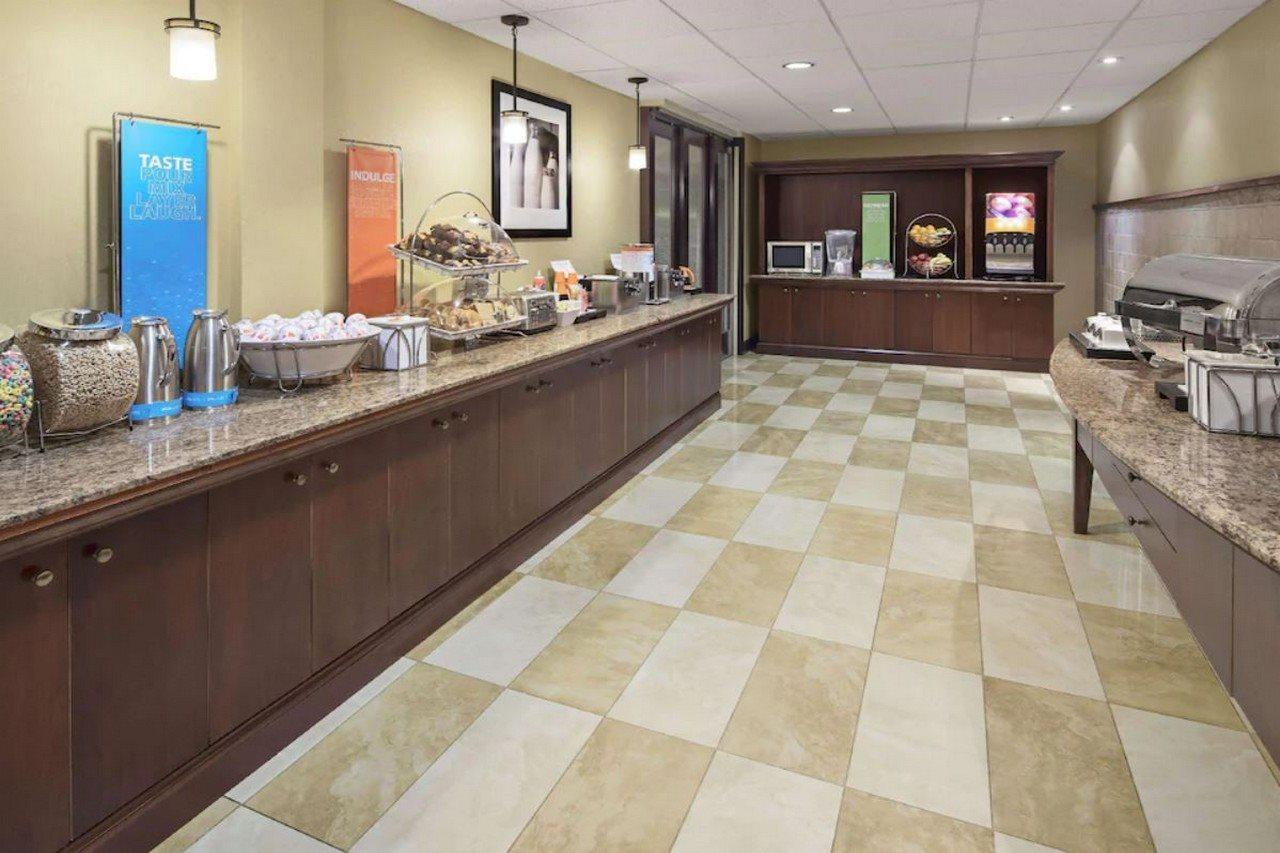 Hampton Inn & Suites Alexandria Old Town Area South Экстерьер фото