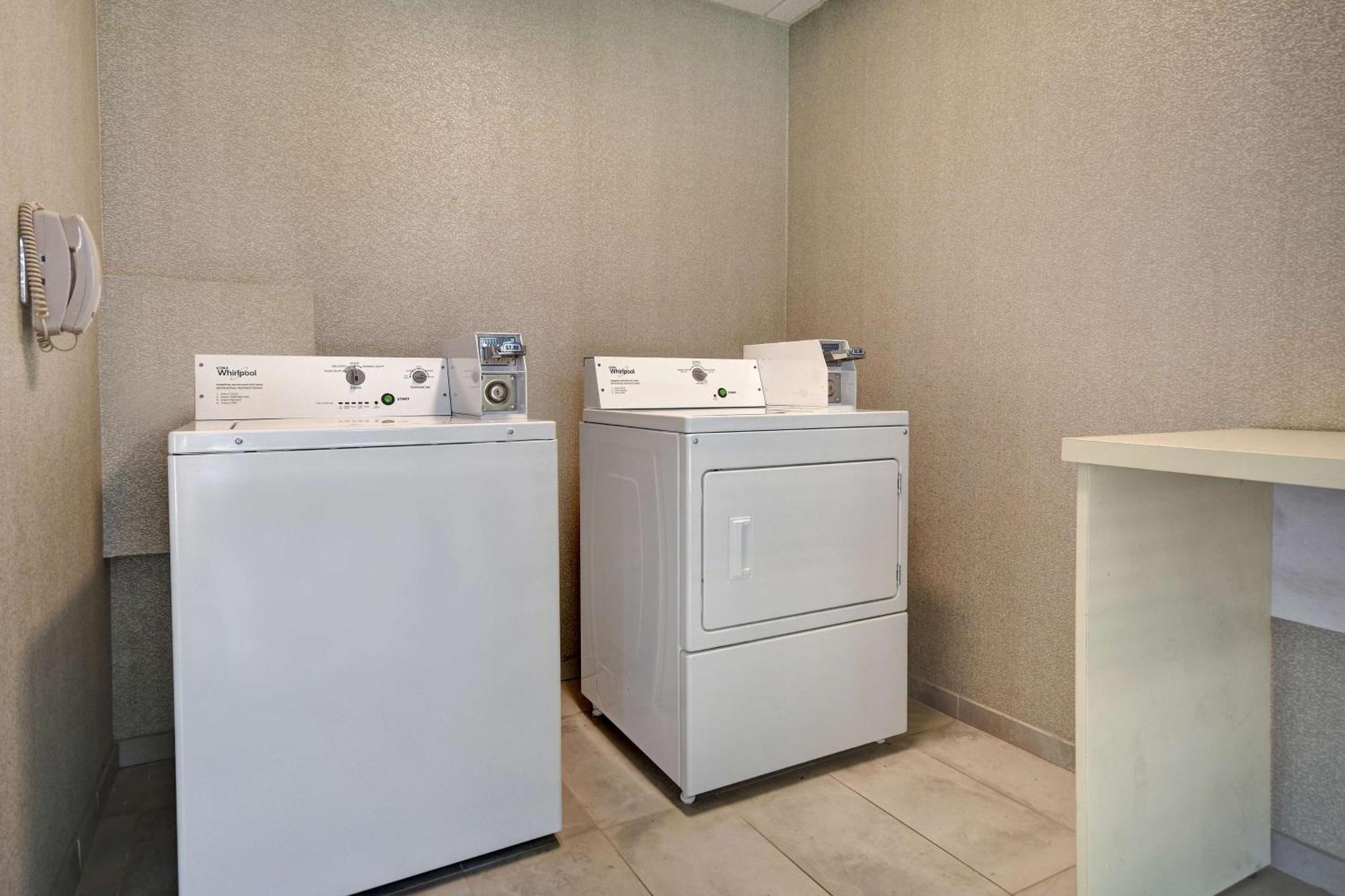 Hampton Inn & Suites Alexandria Old Town Area South Экстерьер фото