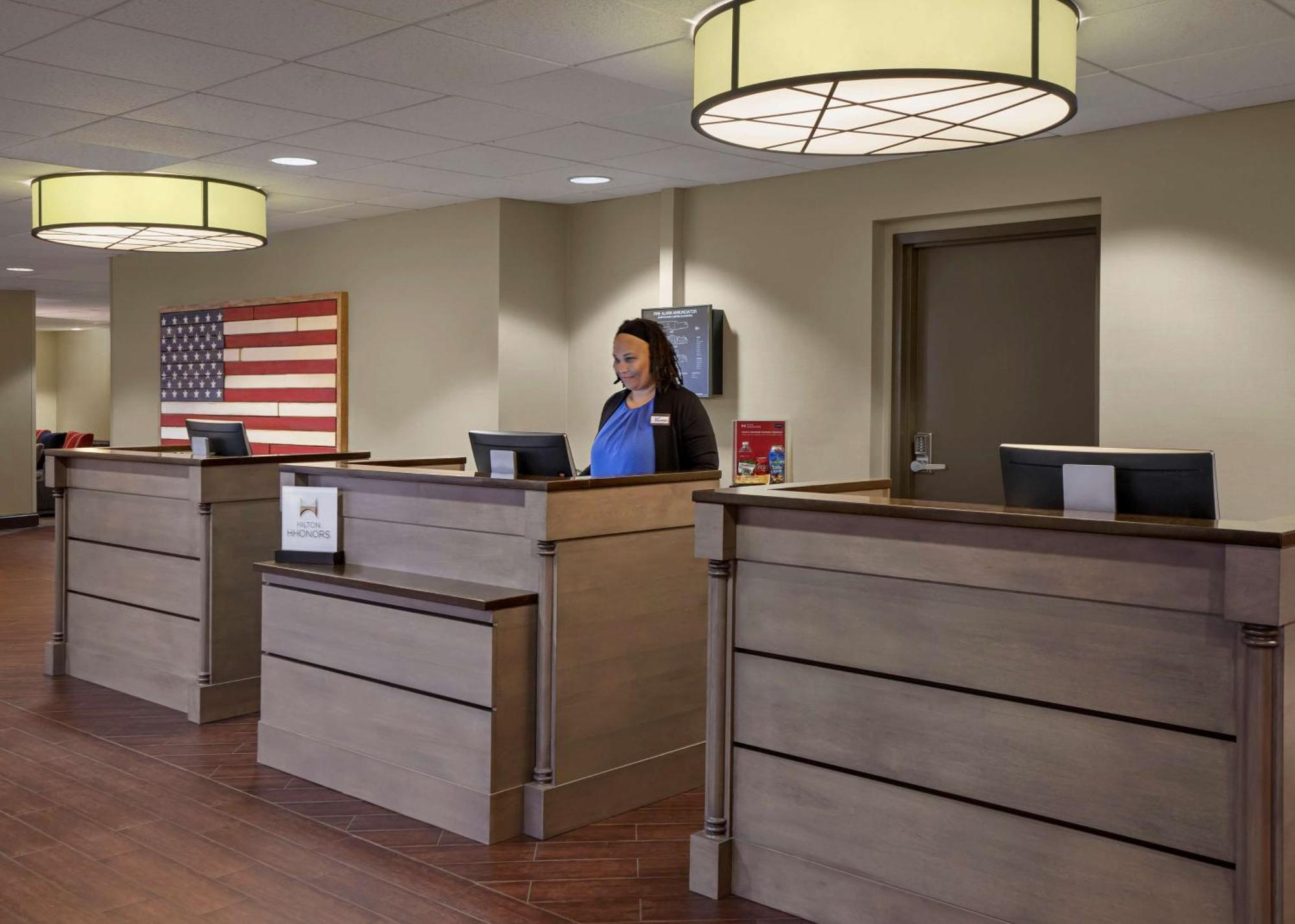 Hampton Inn & Suites Alexandria Old Town Area South Экстерьер фото