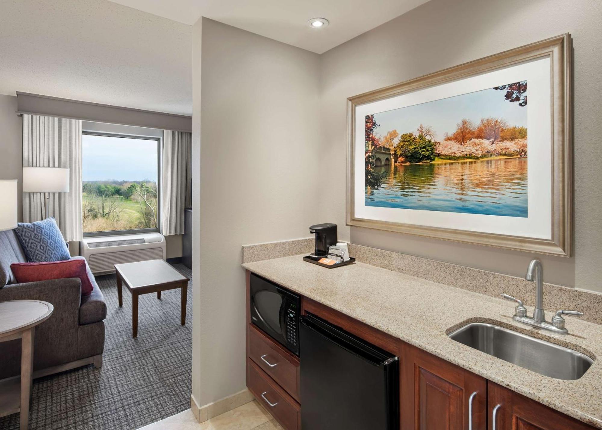 Hampton Inn & Suites Alexandria Old Town Area South Экстерьер фото