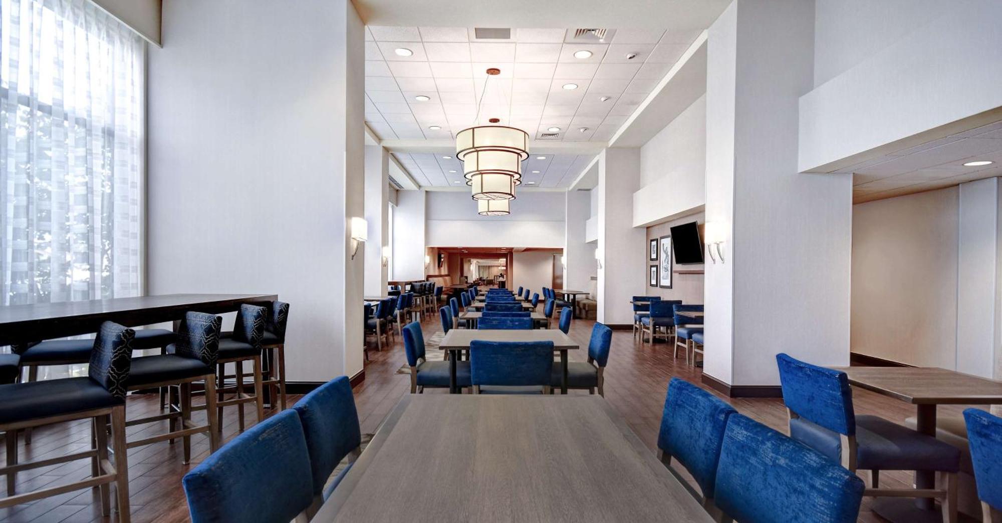 Hampton Inn & Suites Alexandria Old Town Area South Экстерьер фото