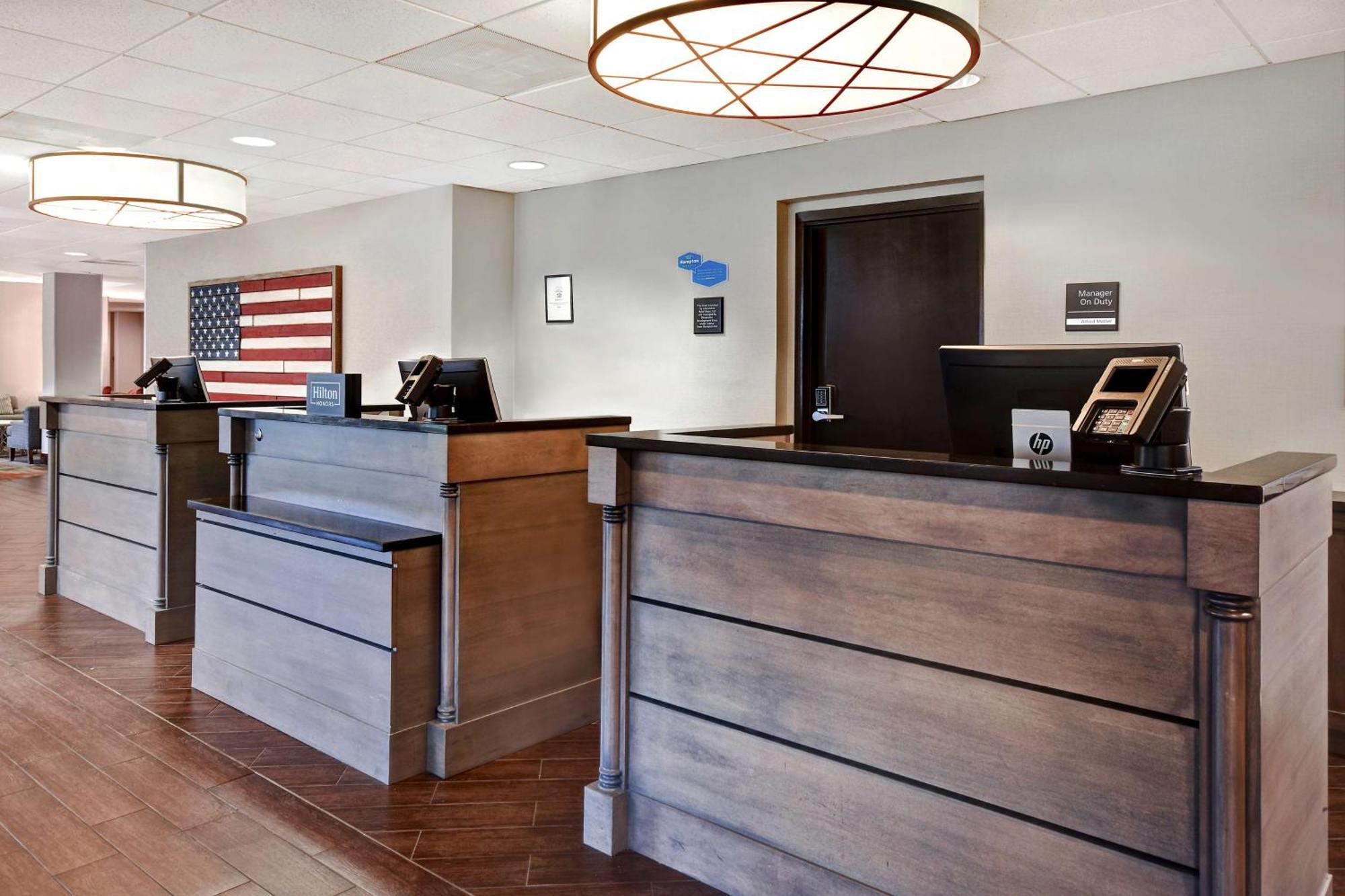 Hampton Inn & Suites Alexandria Old Town Area South Экстерьер фото