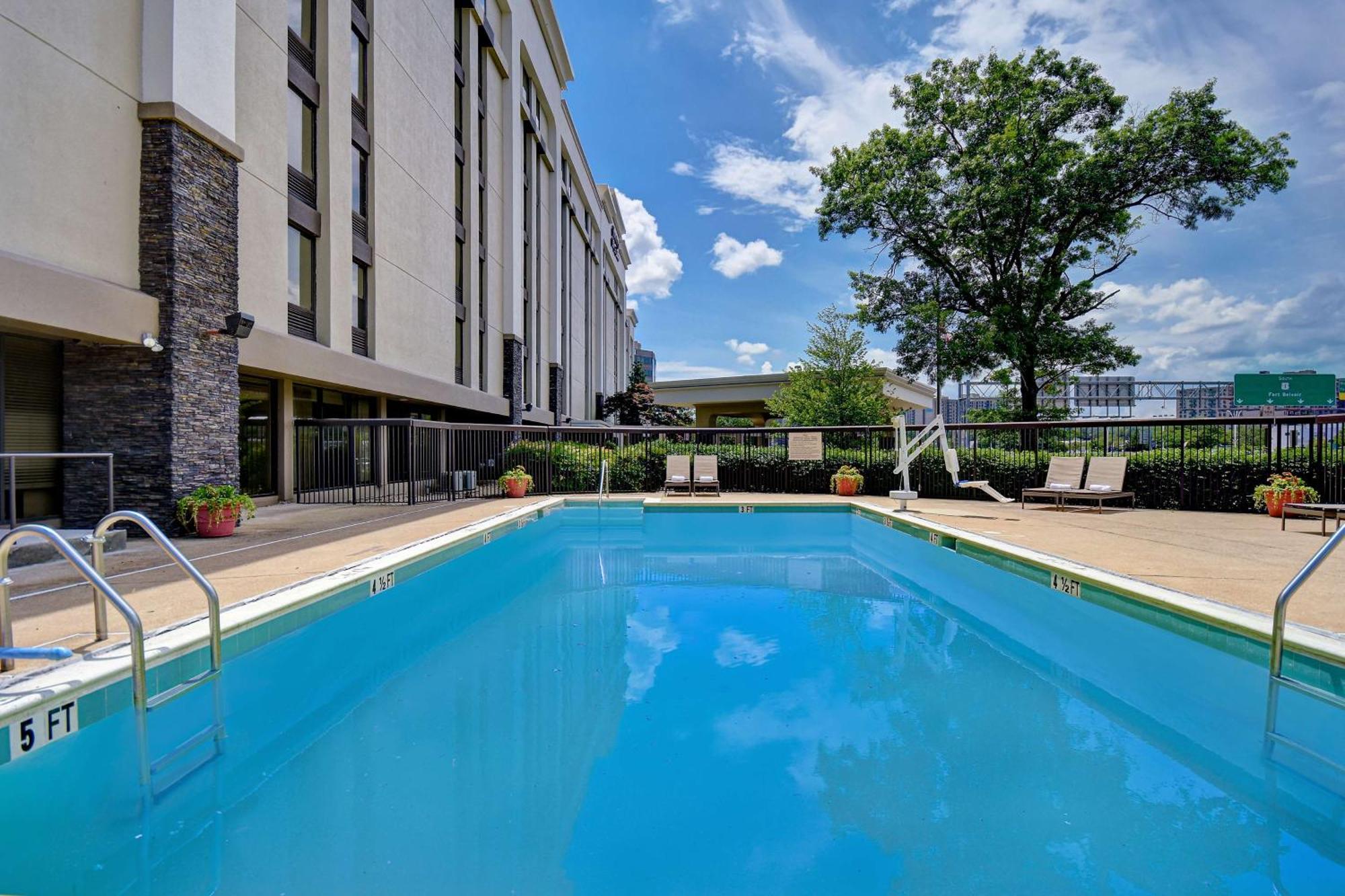 Hampton Inn & Suites Alexandria Old Town Area South Экстерьер фото