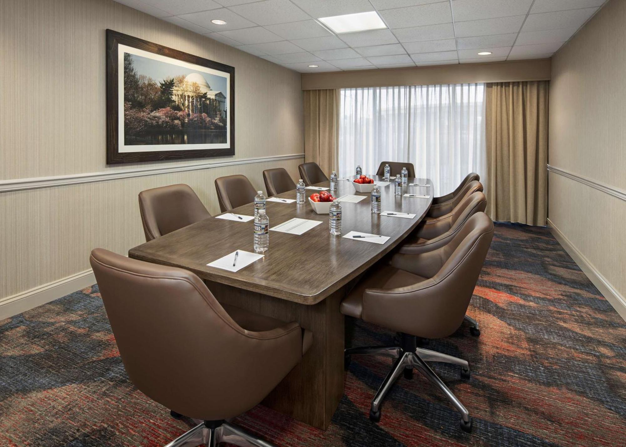 Hampton Inn & Suites Alexandria Old Town Area South Экстерьер фото