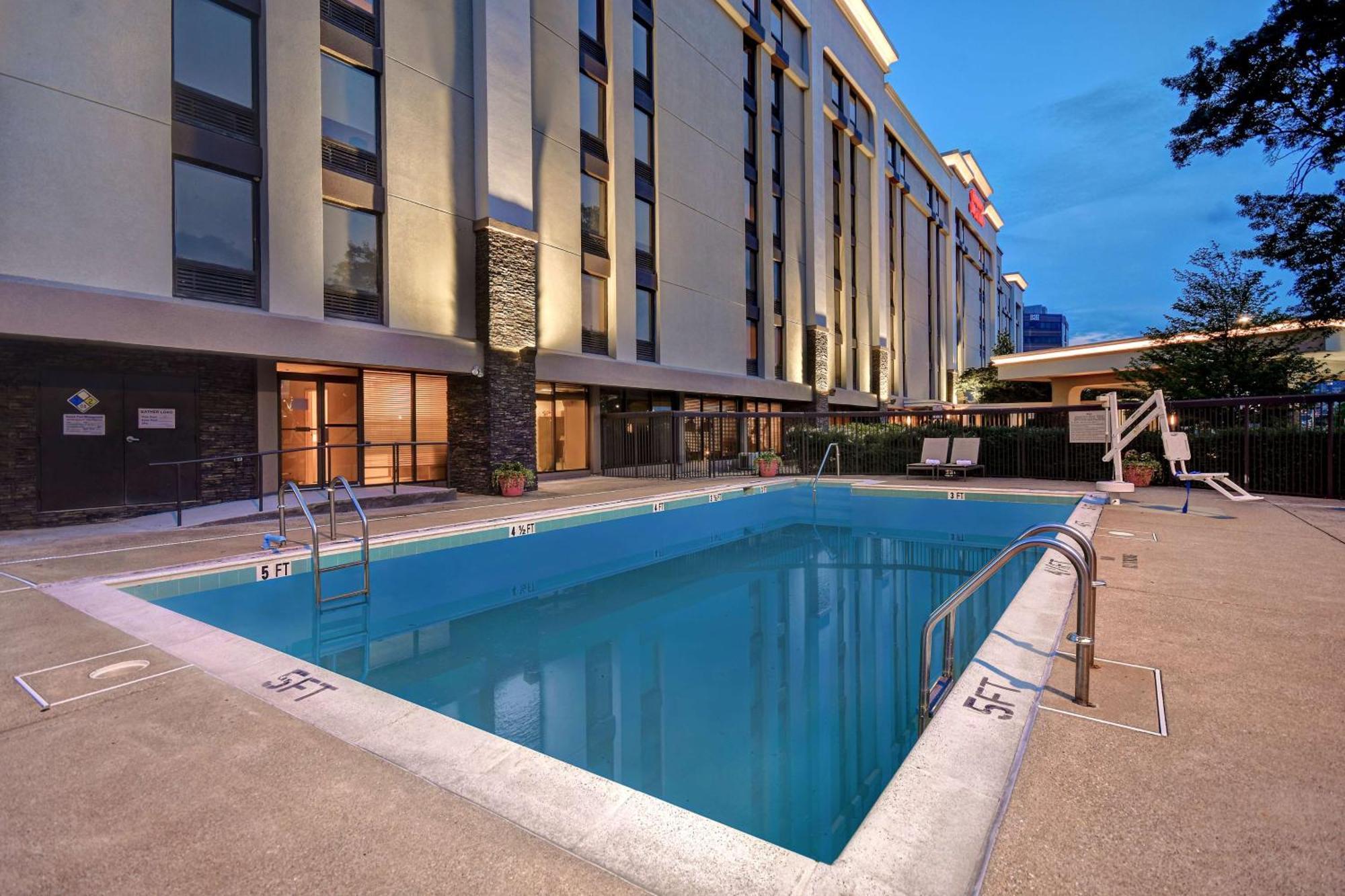 Hampton Inn & Suites Alexandria Old Town Area South Экстерьер фото