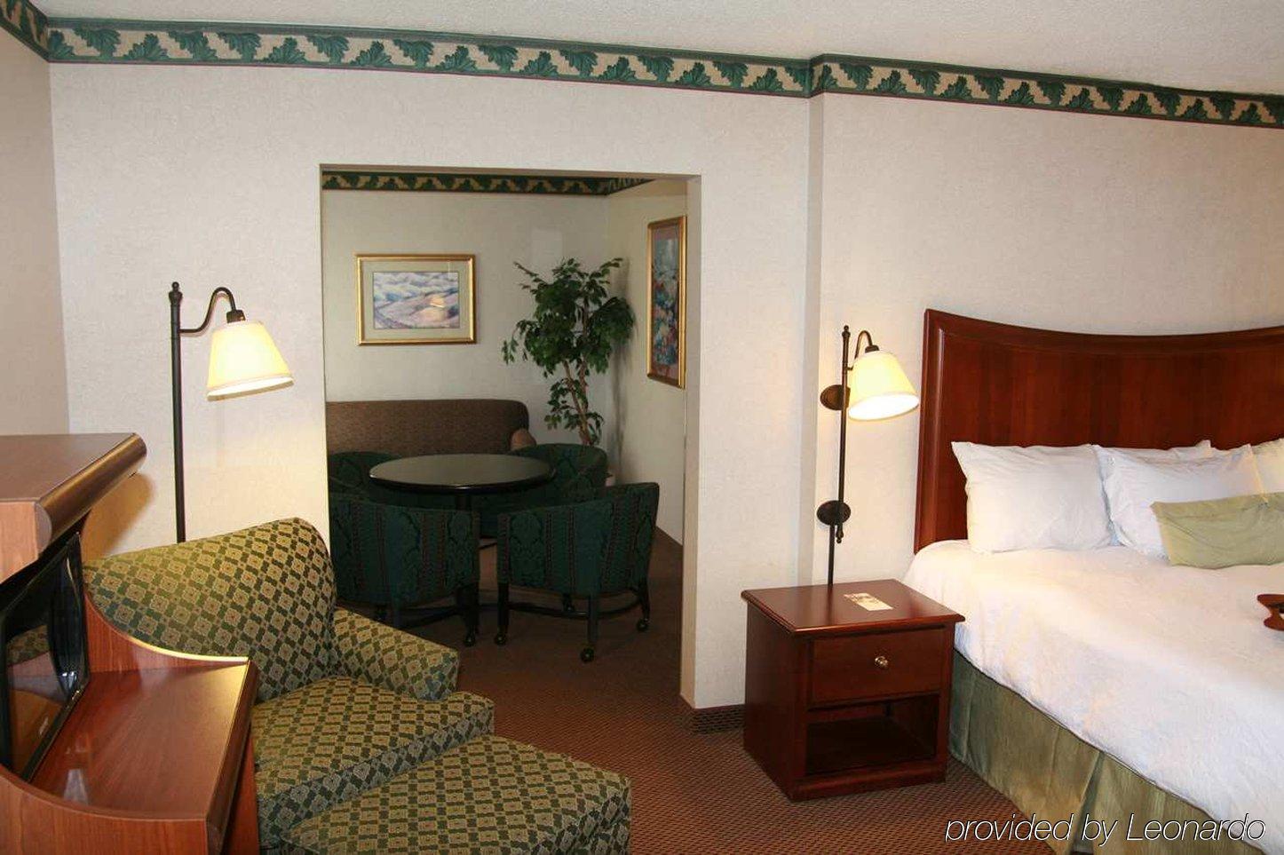 Hampton Inn & Suites Alexandria Old Town Area South Номер фото