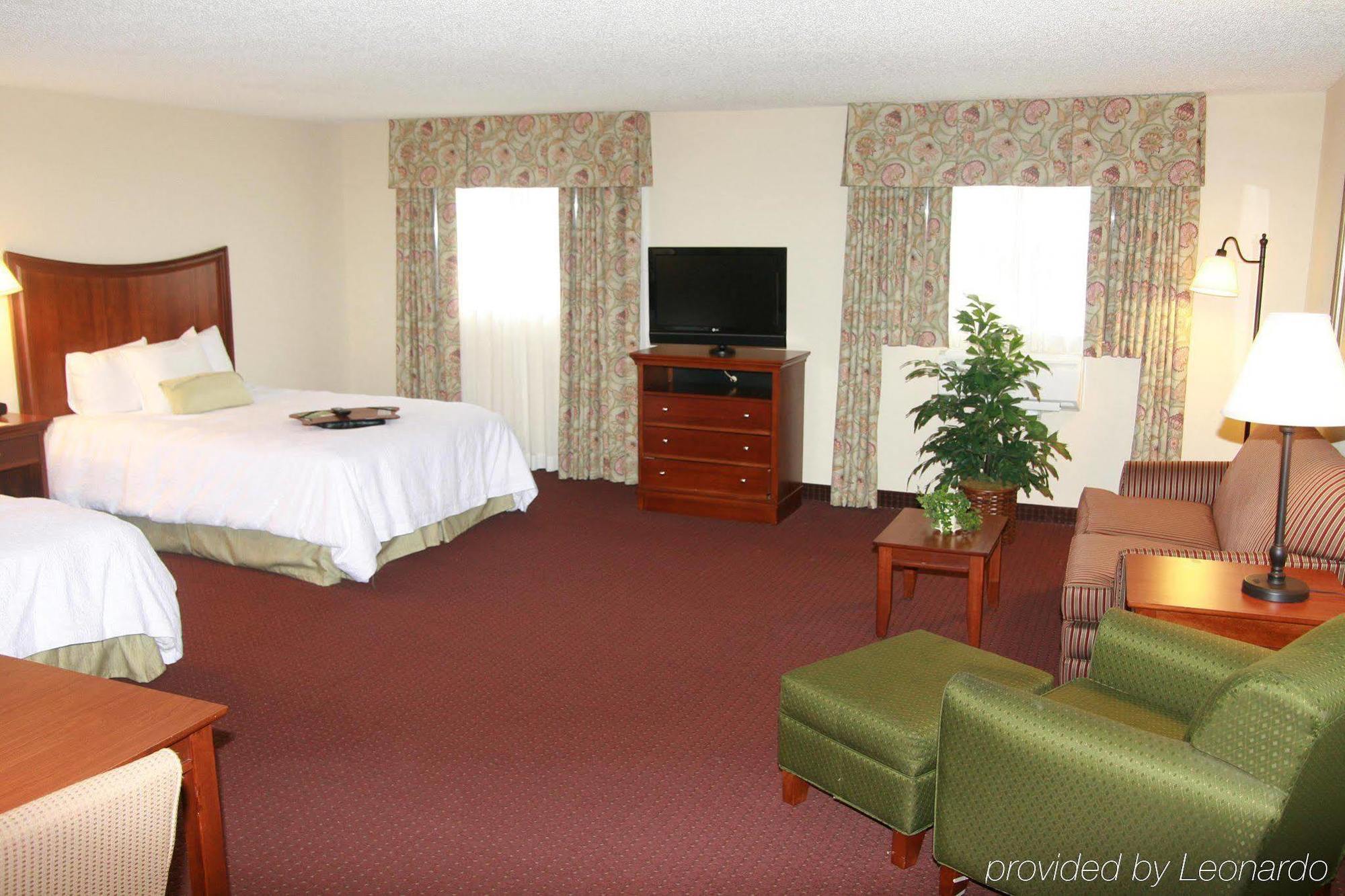 Hampton Inn & Suites Alexandria Old Town Area South Номер фото