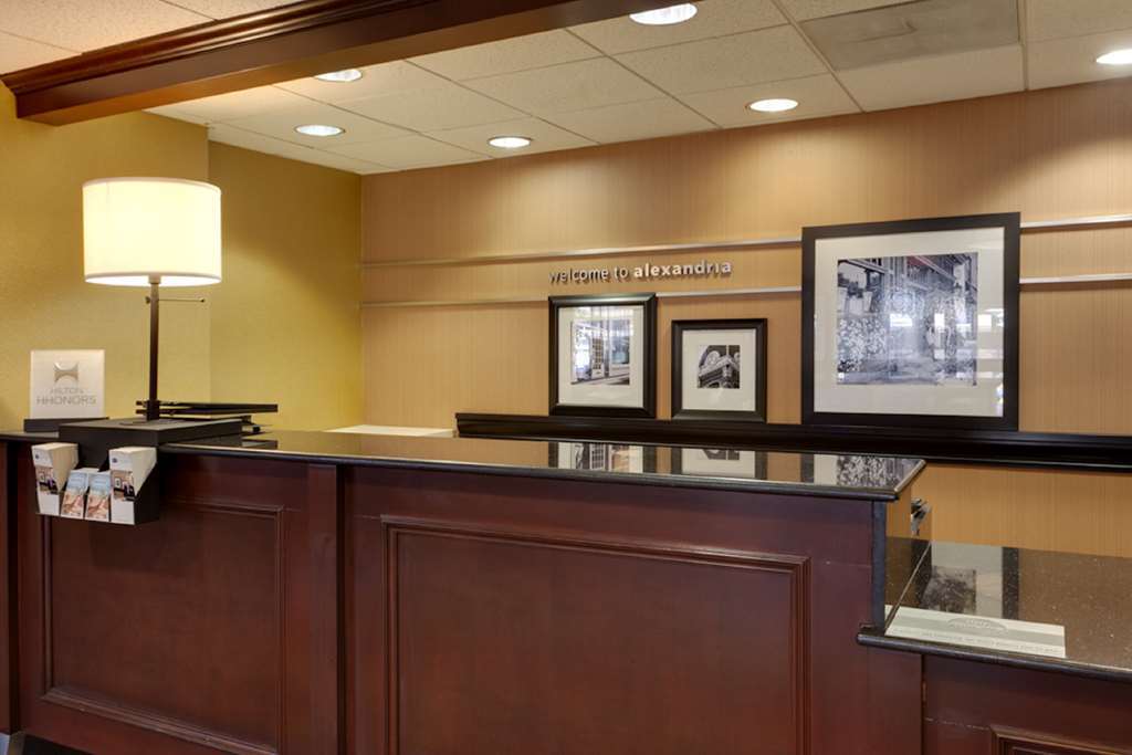 Hampton Inn & Suites Alexandria Old Town Area South Интерьер фото